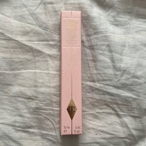 Charlotte Tilbury highlighter wand